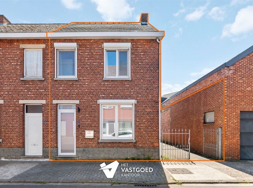Volledig gerenoveerde woning met 3 slaapkamers vlak bij Beringen-centrum.<br />
Belangrijkste troeven: <br />
- Centrale ligging<br />
- Kwalitatief a