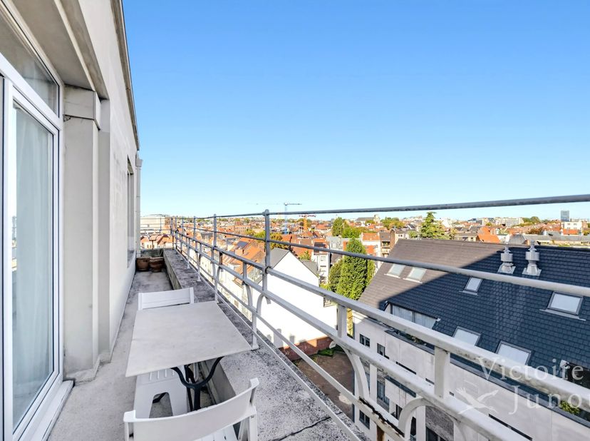 Gemeente Tenbosch, nabij Châtelain en de Louise-laan, prachtig penthouse met een totale oppervlakte van ± 166 m² bruto in een kwaliteitsvol gebouw. He