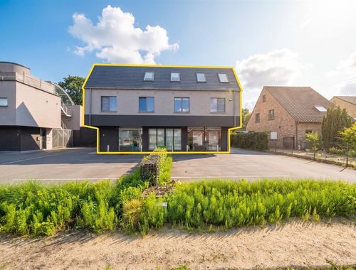                                         Commercieel Gebouw te koop in Sint-Pauwels, € 1.200.000
