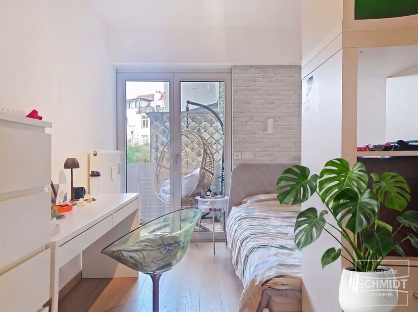 IMMOSCHMIDT (Ref. 29574 - BRUSSEL (Europese wijk) : Mooie kamer in een gerenoveerde flat van 140m² op de 1ste verdieping bestaande uit een mooie open