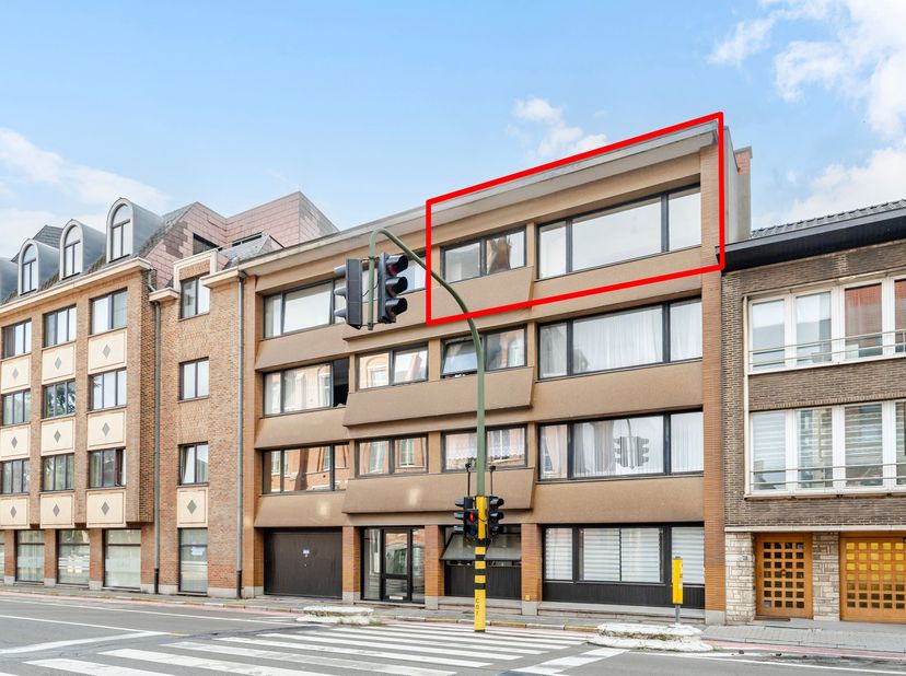 Immo Groot Leeuw stelt u dit ruim en goed onderhouden appartement voor, gelegen op wandelafstand van het centrum van Halle. Het appartement bevindt zi