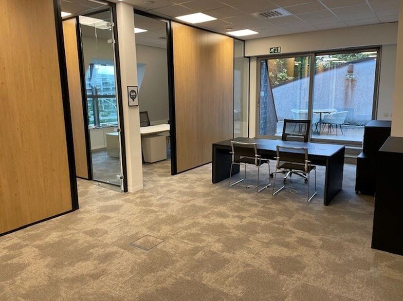 Modulair werken op een inspirerende locatie in Business-center d'Offiz te Turnhout.<br />
Gelegen aan de Parklaan (Ring Turnhout) in een kantoorgebouw