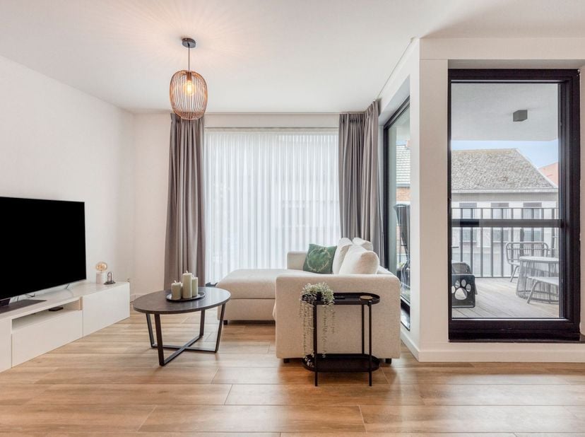 RECENT, ENERGIEZUINIG APPARTEMENT MET 2 SLAAPKAMERS, TERRAS EN BUITEN-AUTOSTAANPLAATS<br />
 Gelegen op de 1ste verdieping (met lift) in een kleinsch