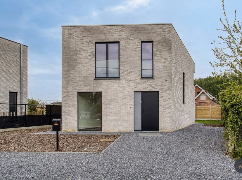 Voor meer info of om een bezoek in te plannen, contacteer Pieter via pieter.maes@homixx.be of via 016 199 345.<br />
Deze prachtige BEN-nieuwbouwwonin