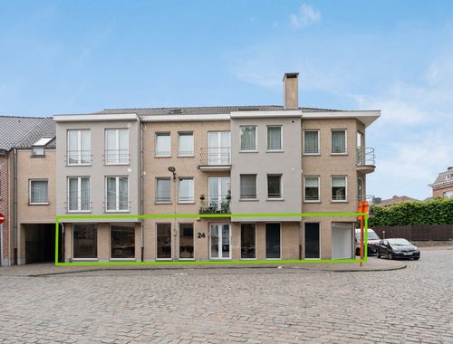                                         Kantoorgebouw te koop in Sint-Pieters-Leeuw, € 335.000
