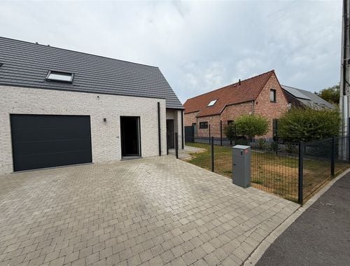                                         Eengezinswoning te huur in Blaton, € 1.200
