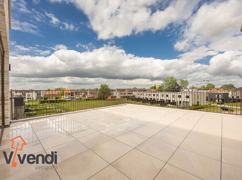 Ontdek dit luxueuze dakappartement van 156 m² met 36 m² terras in het unieke project Het Gulde, centraal gelegen tussen kerk, gemeentehuis en groen.<b