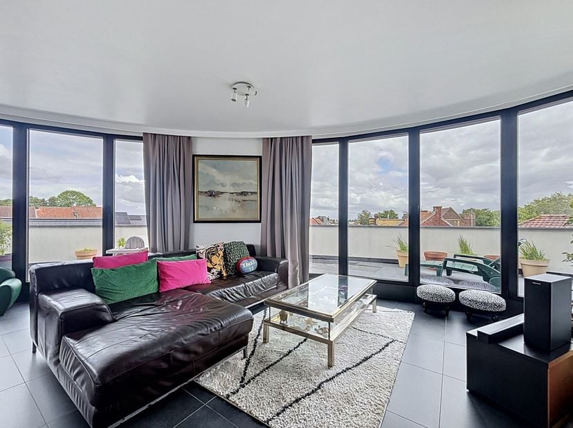 L’appartement dispose d'un hall d'entrée accueillant,<br />
Le séjour salon et salle à manger est lumineux et ouvert sur la cuisine,<br />
La cuisine,