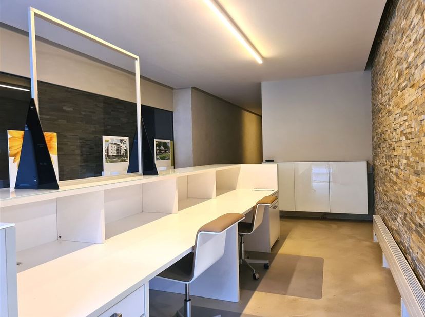 Prachtig commerciële ruimte op toplocatie in hartje Turnhout<br />
Ligging:<br />
Toplocatie = Hartje Turnhout.<br />
Dit commercieel pand  is zeer ce