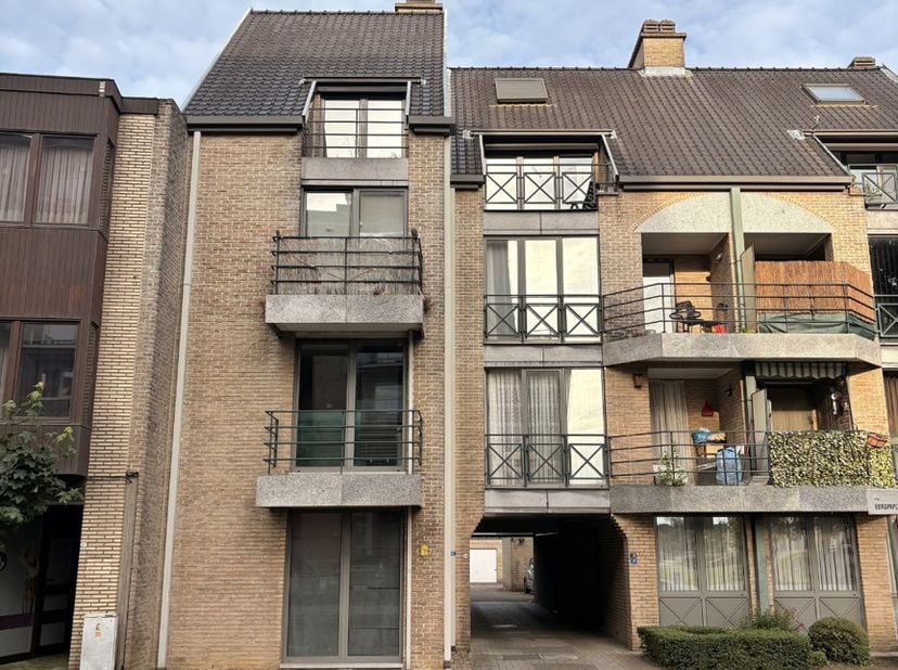 Bent u op zoek naar een betaalbare woonoplossing op een centrale locatie, of naar een interessante investering met onmiddellijk rendement? Dan is deze