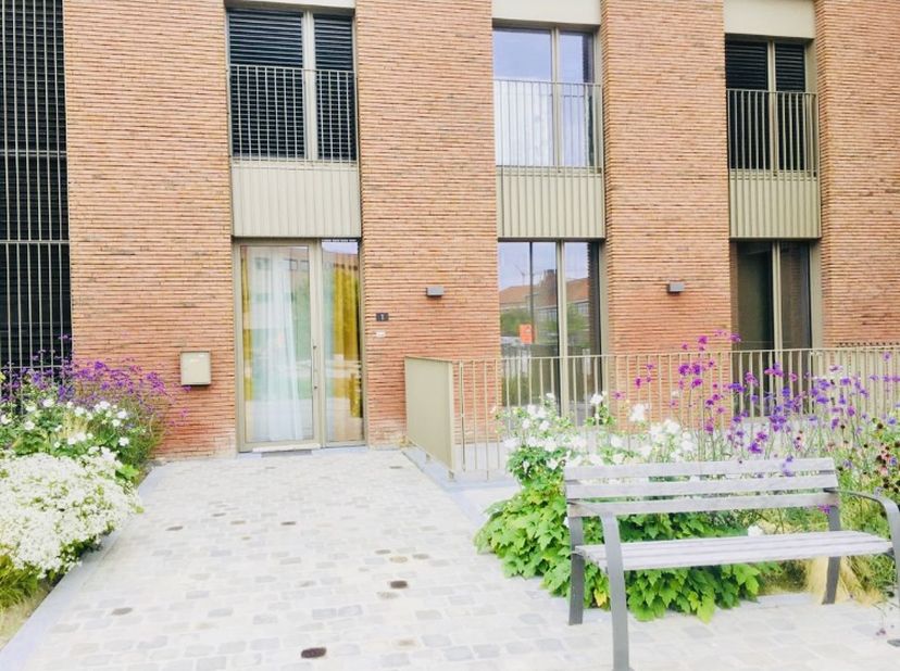 TE KOOP<br />
<br />
Uniek appartement op unieke locatie.<br />
<br />
Het enige 1 slaapkamerappartement dat op Quartier Bleu te koop staat.<br />
Met