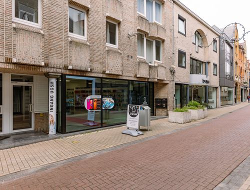                                         Rez-de-chaussée commercial à louer à Wetteren, € 2.380

