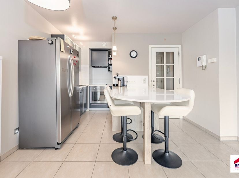 Te koop: verzorgd appartement in het centrum van Nieuwpoort, op de Albert I laan, nabij openbaar vervoer. Dit appartement (bouwjaar 2002) biedt een co