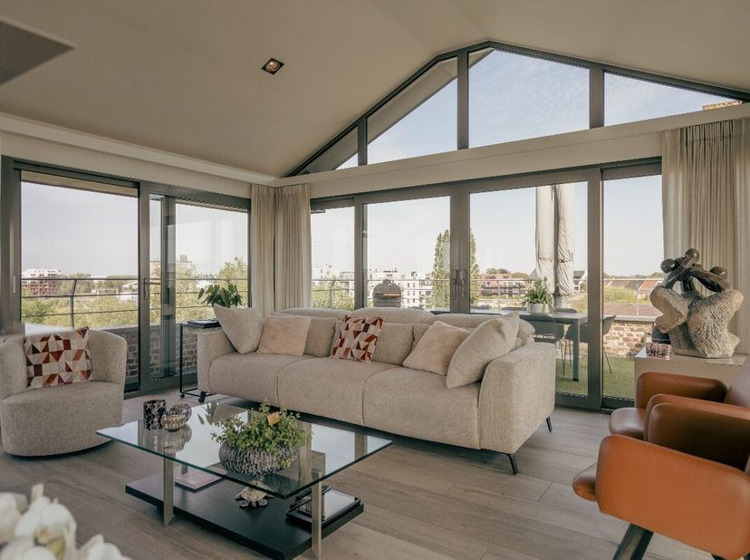 [[ DIT PAND NEEMT DEEL AAN DE ERA OPEN HUIZEN DAG OP 19/9 VAN 9:30 TOT 10:30 ]]Te koop: Instapklare, mooi onderhouden penthouse bestaande uit de twee