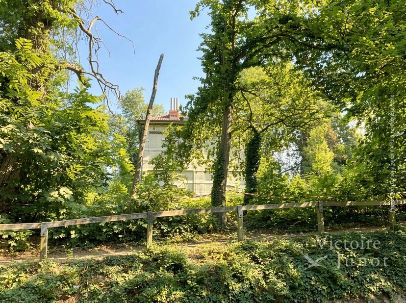 Huis te koop in ,
                    1630 Linkebeek