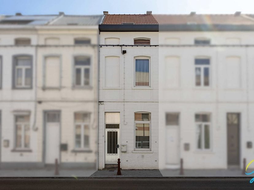 Centraal gelegen rijwoning met2SLP, perfect voor starters of als investering<br />
Op het gelijkvloers bevindt zich een leefruimte die in directe verb