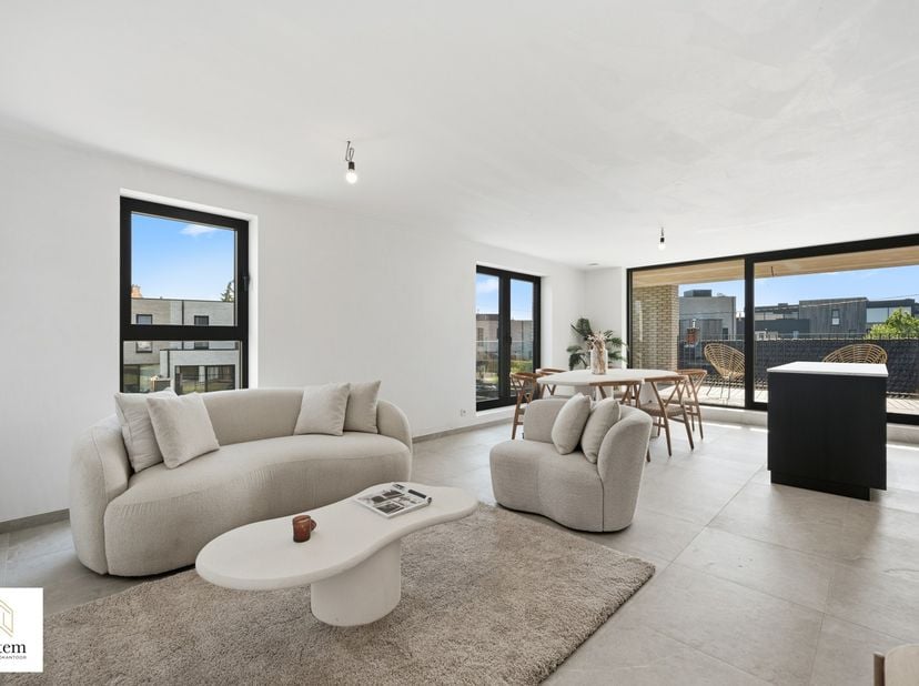 Exclusief en energiezuinig nieuwbouwappartement met ruim terras<br />
<br />
Ontdek dit stijlvolle en hoogwaardig afgewerkte appartement op de eerste
