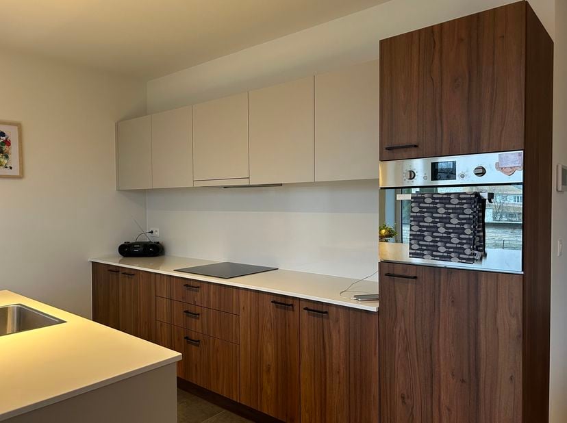 Ben jij op zoek naar een appartement op de eerste verdieping op wandelafstand van het centrum?<br />
Lees dan zeker even verder.<br />
INDELING:<br />