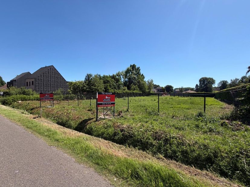 Terrain à vendre
                    à 2440 Geel