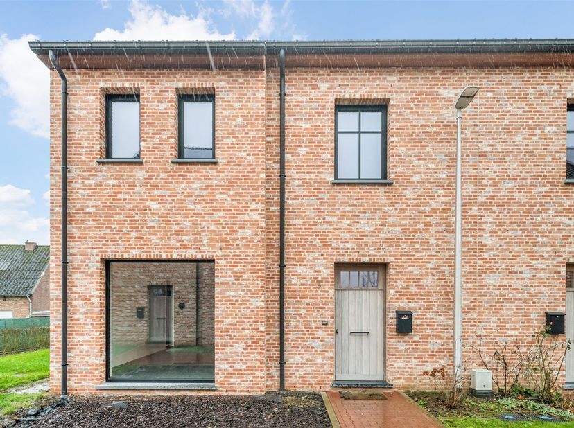 Energiezuinige HOB met 3 slaapkamers in Kozen<br />
Rustig wonen met vlotte bereikbaarheid<br />
In de Paenhuysstraat te Kozen, deelgemeente van Nie