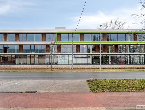                                         Bureaux à vendre à Zwevegem, € 696.033
