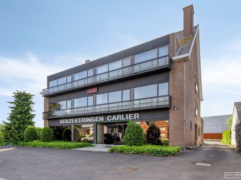 Bien professionnel à vendre
                    à 8792 Desselgem
