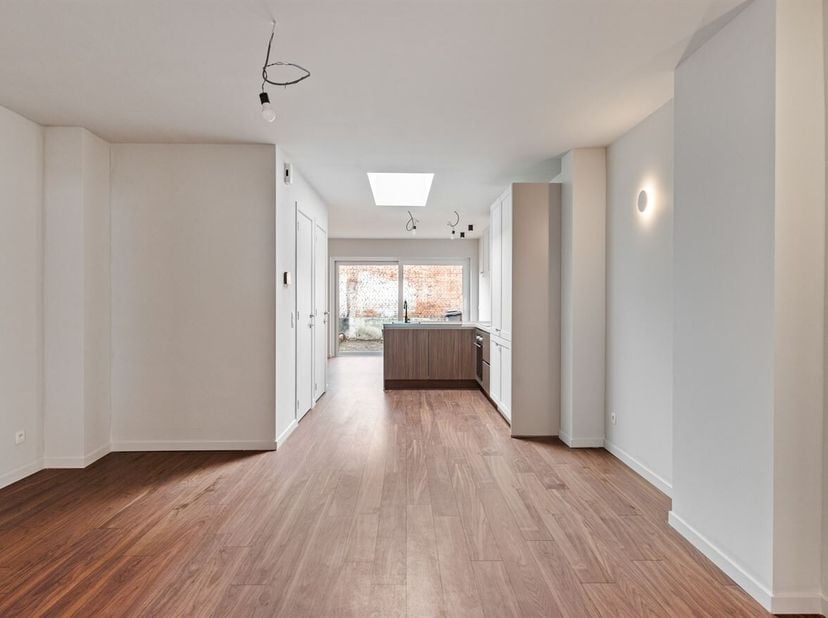 Openhuizendag op zaterdag 13 juni van 14u00 - 15u00<br />
Op zoek naar een stijlvolle en energiezuinige woning op een centrale ligging in Sint-Niklaas