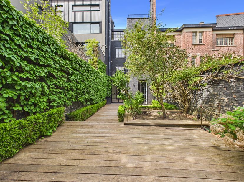 Ixelles - Place Guy d'Arezzo / Molière | Herenhuis met 5 slaapkamers, tuin en terrassen<br />
De woning is als volgt samengesteld: <br />
- Op het gel
