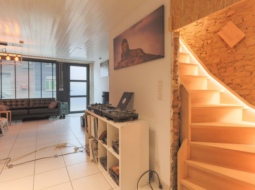 Woning met potentieel te koop in Heule.<br />
<br />
Bent u op zoek naar een woning die u volledig naar eigen smaak en wensen kunt afwerken? Deze woni