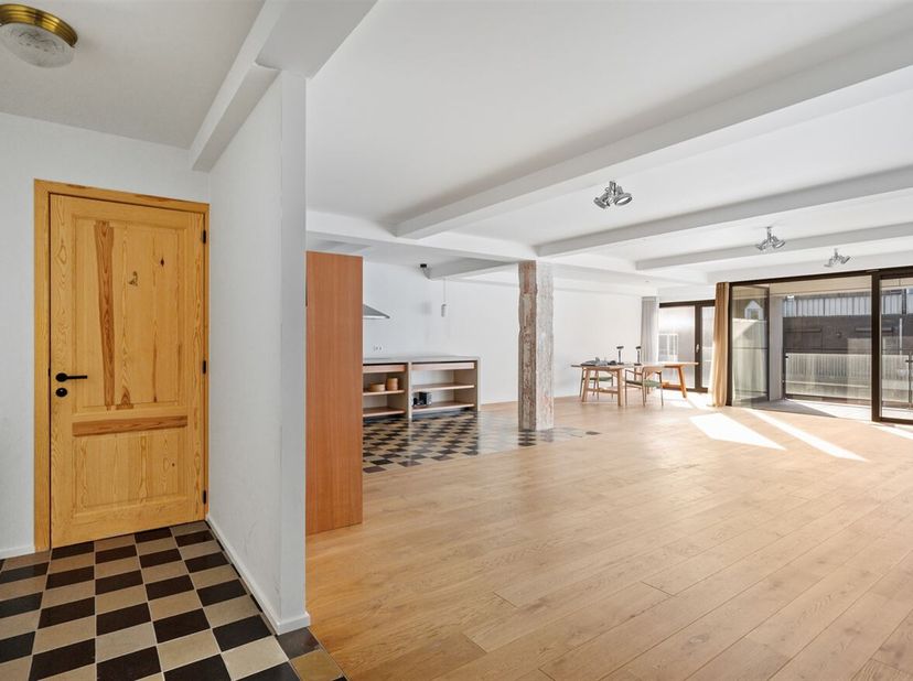 Stijlvol appartement (144m²) met 2 slaapkamers en terras op het Zuid<br />
Ligging:  Ontdek dit prachtige appartement, gelegen in de vernieuwbouwreali