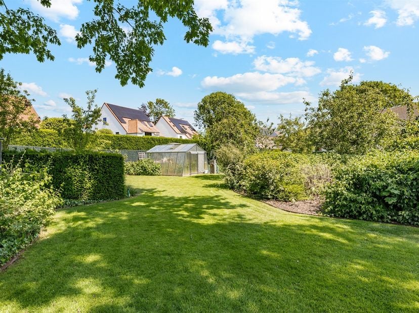 Off market ontwikkelingsopportuniteit in Knokke-Heist<br />
<br />
In een gegeerde residentiële omgeving in Knokke-Heist bevindt zich deze zeldzame