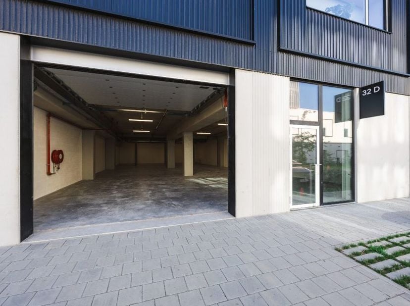 KMO-units West Gate Groot-Bijgaarden. Loods te huur (370 m²) op voormalige Corelio-site. 1 min van R0/E19/E40.<br />
<br />
--------<br />
opsplitsbaa