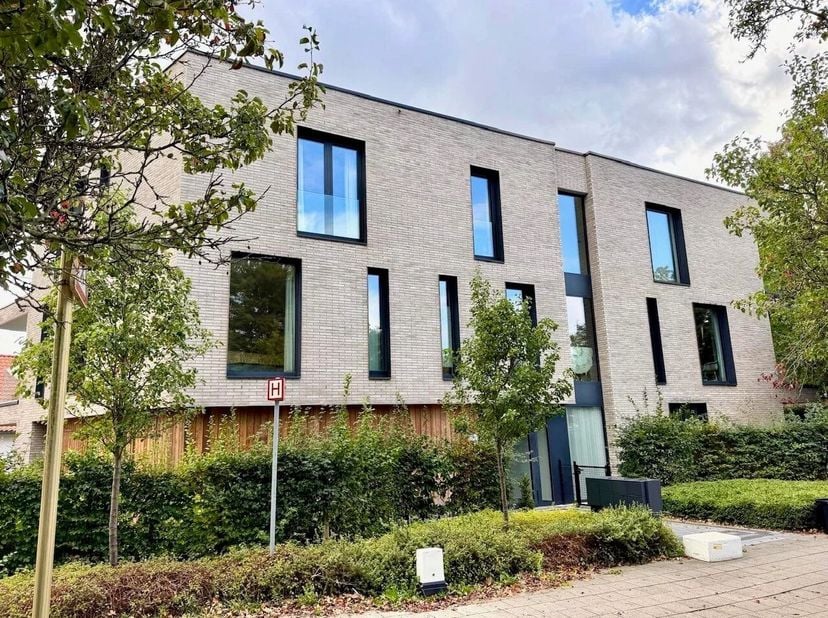 Appartement te huur in . 2 bus 1,
                    1200 Sint-Lambrechts-Woluwe