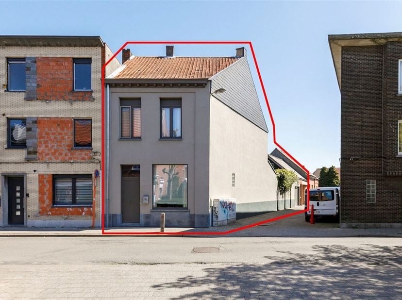 Charmante maison de ville de 3 chambres avec garage<br />
Situation : Cette propriété est très bien située à Turnhout, à 5 minutes à pied du centre av
