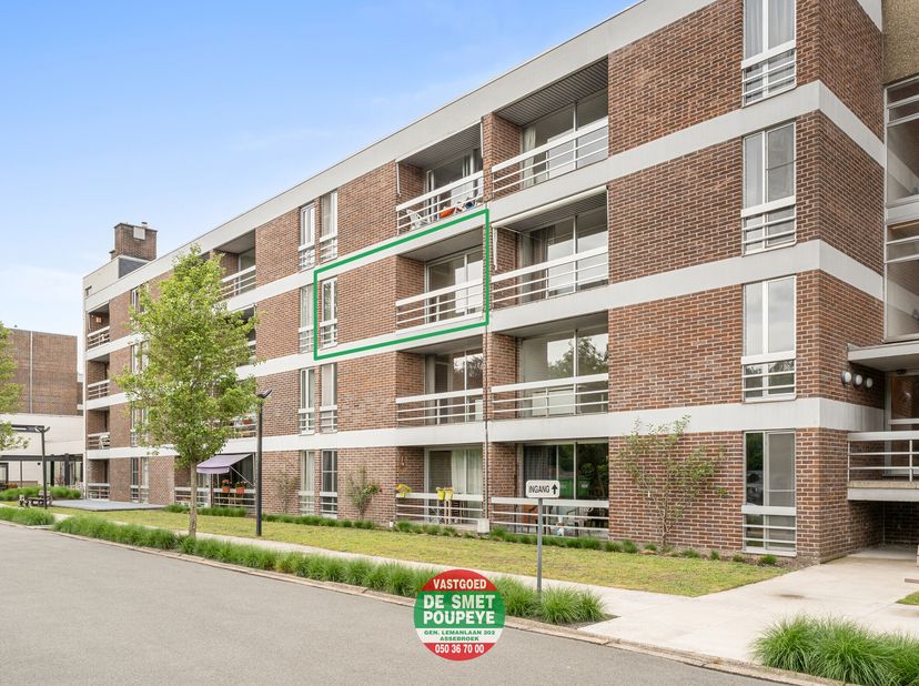 Deze erkende serviceflat op het het 2de verdiep is gelegen in Residentie Berkenhof, een rustige en groene omgeving waar comfort, dienstverlening en be
