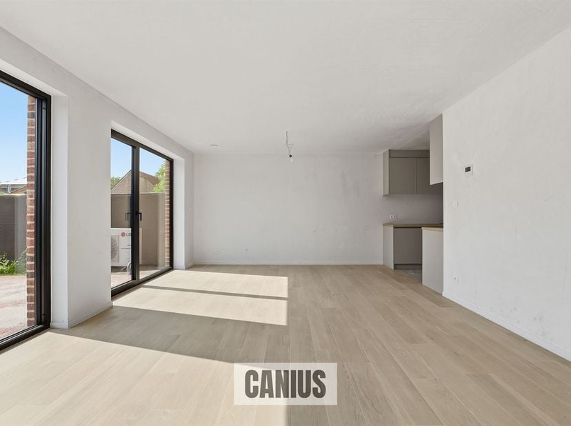 KNAPPE NIEUWBOUWWONING MET 3 SLPKS<br />
<br />
Veerstraat 60B is de thuisbasis van deze knappe nieuwbouwwoning, dit pand bevindt zich achter de pra