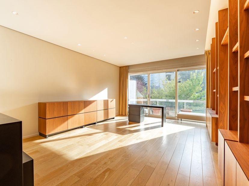 Appartement te koop in ,
                    1050 Elsene