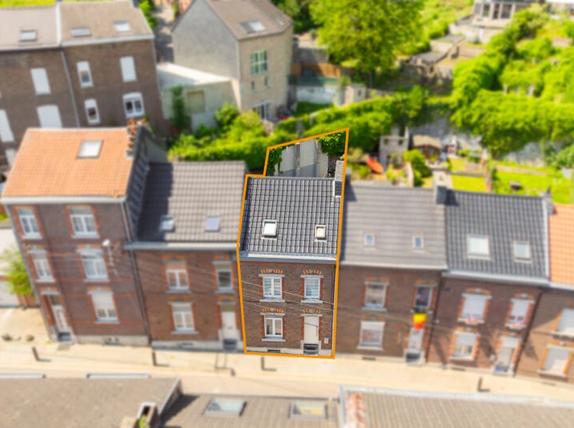 Agréable et spacieuse maison mitoyenne rénovée récemment (+/- 147 m² d'après PEB) 4 chambres avec une belle terrasse bien située à Andrimont à proximi