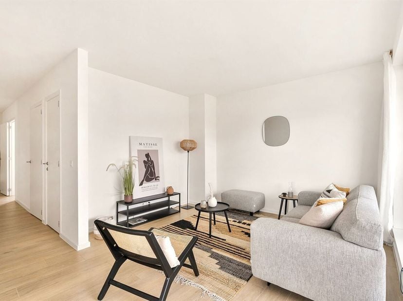 Luxe-appartement, afgewerkt met de beste materialen! 6% BTW mogelijk! Topgelegen, in de nabijheid van openbaar vervoer, winkels, scholen, in het CENTR