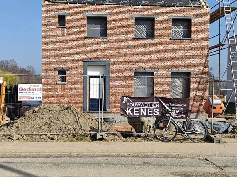 Comfortabel wonen in het centrum van Meensel-Kiezegem in een vrijstaande nieuwbouwwoning van het project Kapellekensweg. De woning wordt gebouwd volge