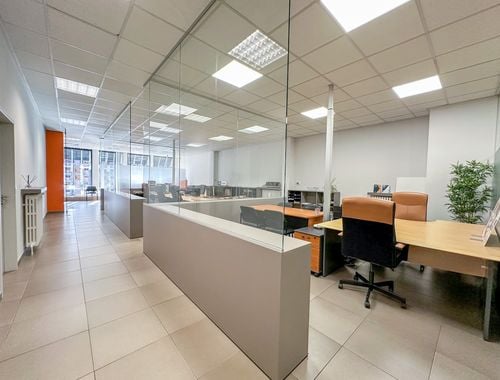                                         Espace de bureaux à vendre à Eeklo, € 370.000
