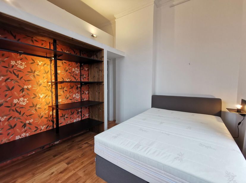 Co-living - Situé à quelques pas de la gare de Nivelles en plein coeur de la ville, magnifique chambre située dans une maison de caractère entièrement
