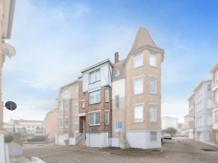 [[ DIT PAND NEEMT DEEL AAN DE ERA OPEN HUIZEN DAG OP 13/6 VAN 16:00 TOT 17:00 ]] De Panne: Uniek opbrengsteigendom vlak bij zee: Op wandelafstand van