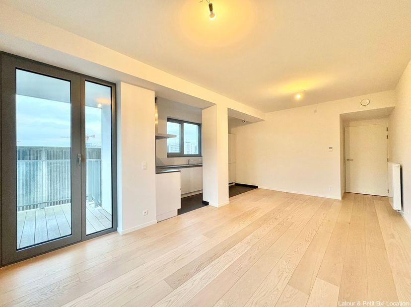 AUDERGHEM – Dicht bij winkels en voorzieningen. Prachtig APPARTEMENT (2 slp/1 doucheruimte) met terras en parkeerplaats, gelegen op de 3e verdieping v