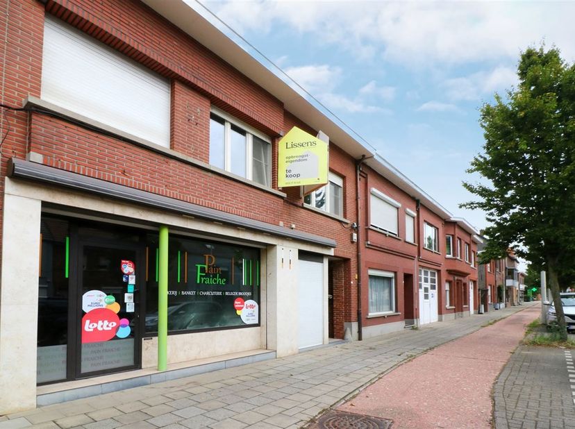 Handelspand met woonst in Rillaar centrum met heel wat potentieel: ideaal voor zelfstandige die boven de zaak wil wonen, maar ook als investeringspand
