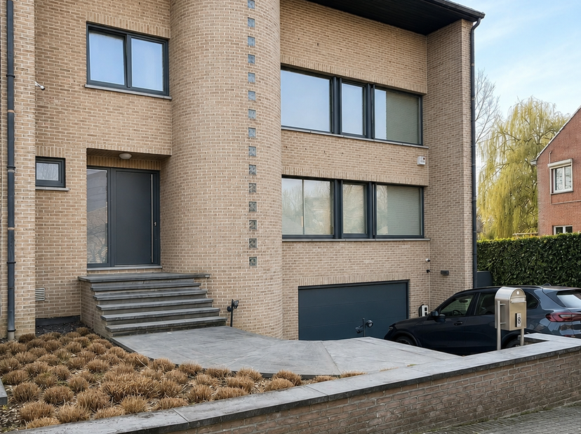 DILBEEK – Elegante, luxe gezinswoning met tuin, terras, garage en EPC-klasse B<br />
<br />
Deze prachtige woning met drie gevels, gelegen in een rust