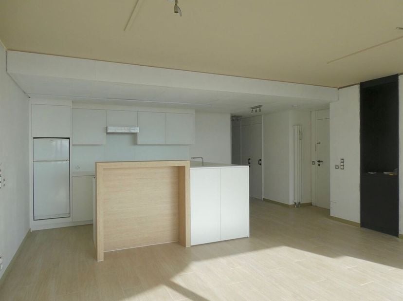 Instapklaar  2 slaapkamer appartement in Sint-Niklaas<br />
Ligging: Gelegen in het hartje van Sint Niklaas<br />
Omschrijving: Instapklaar appartemen