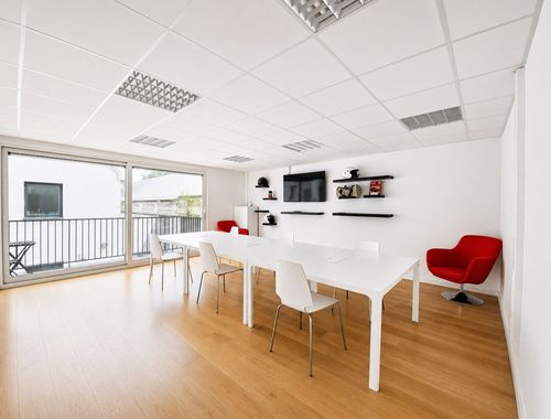                                         Kantoor te huur in Tournai, € 350
