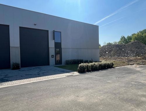                                         Bedrijfsgebouw te huur in Bornem, € 1.800
