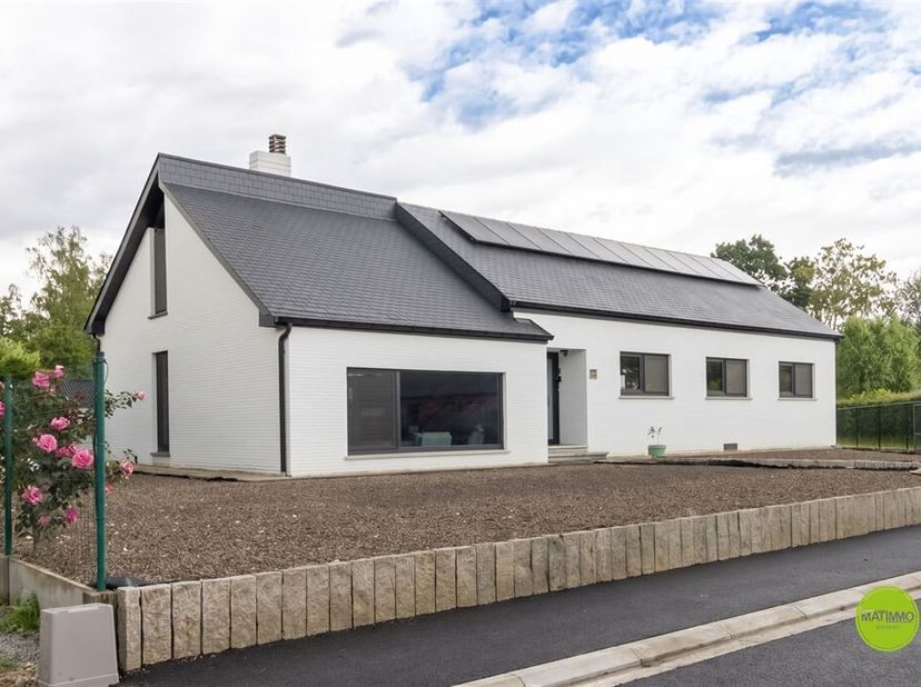 Ruime open bebouwing op een prachtig perceel van 3.764 m²<br />
Deze instapklare woning combineert ruimte, comfort en een groene omgeving. De volledig